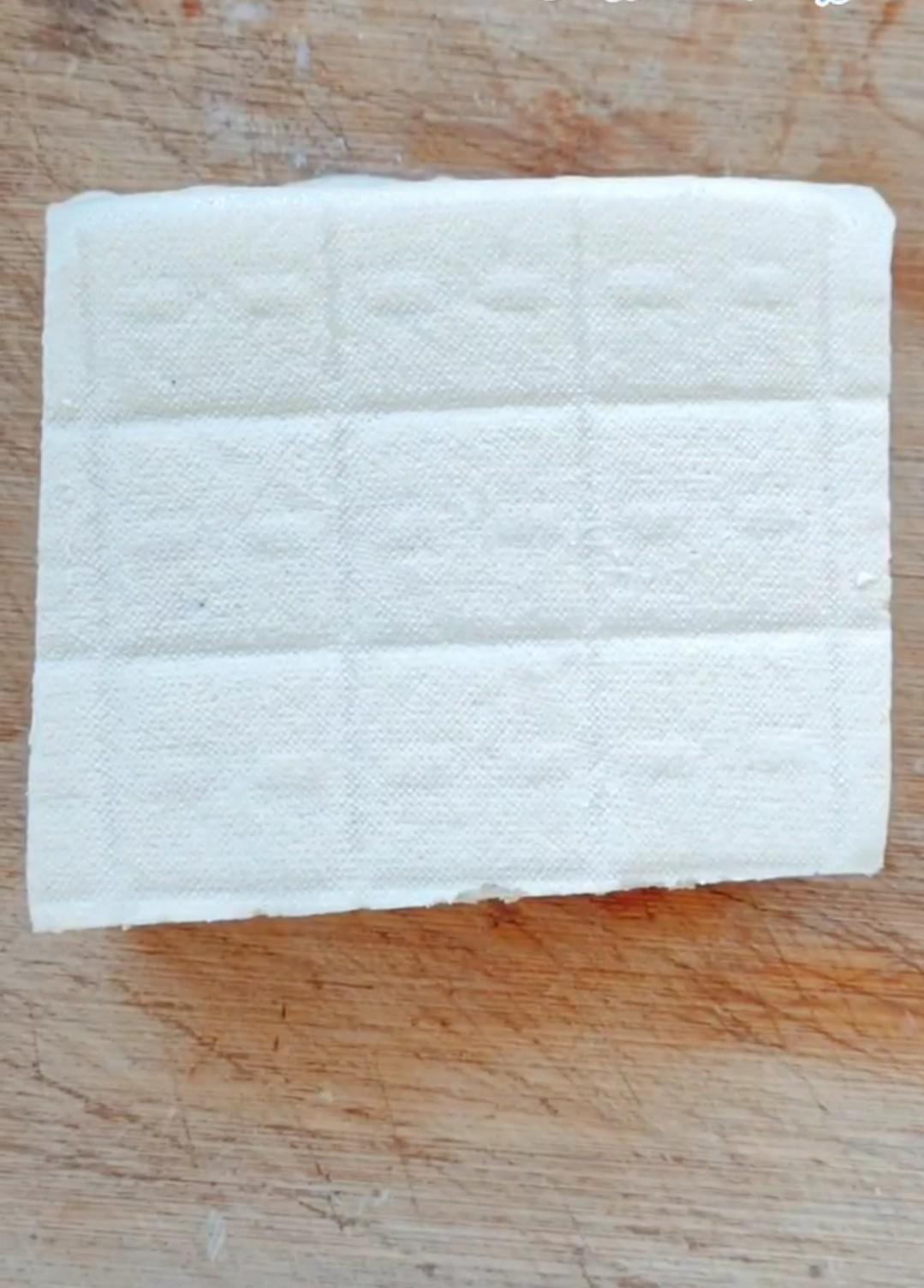 烤豆腐的做法-香辣味烤菜譜-易網<a href=http://www.xllyou.com/ target=_blank class=infotextkey>健康養生</a>網 烤豆腐的做法-香辣味烤菜譜