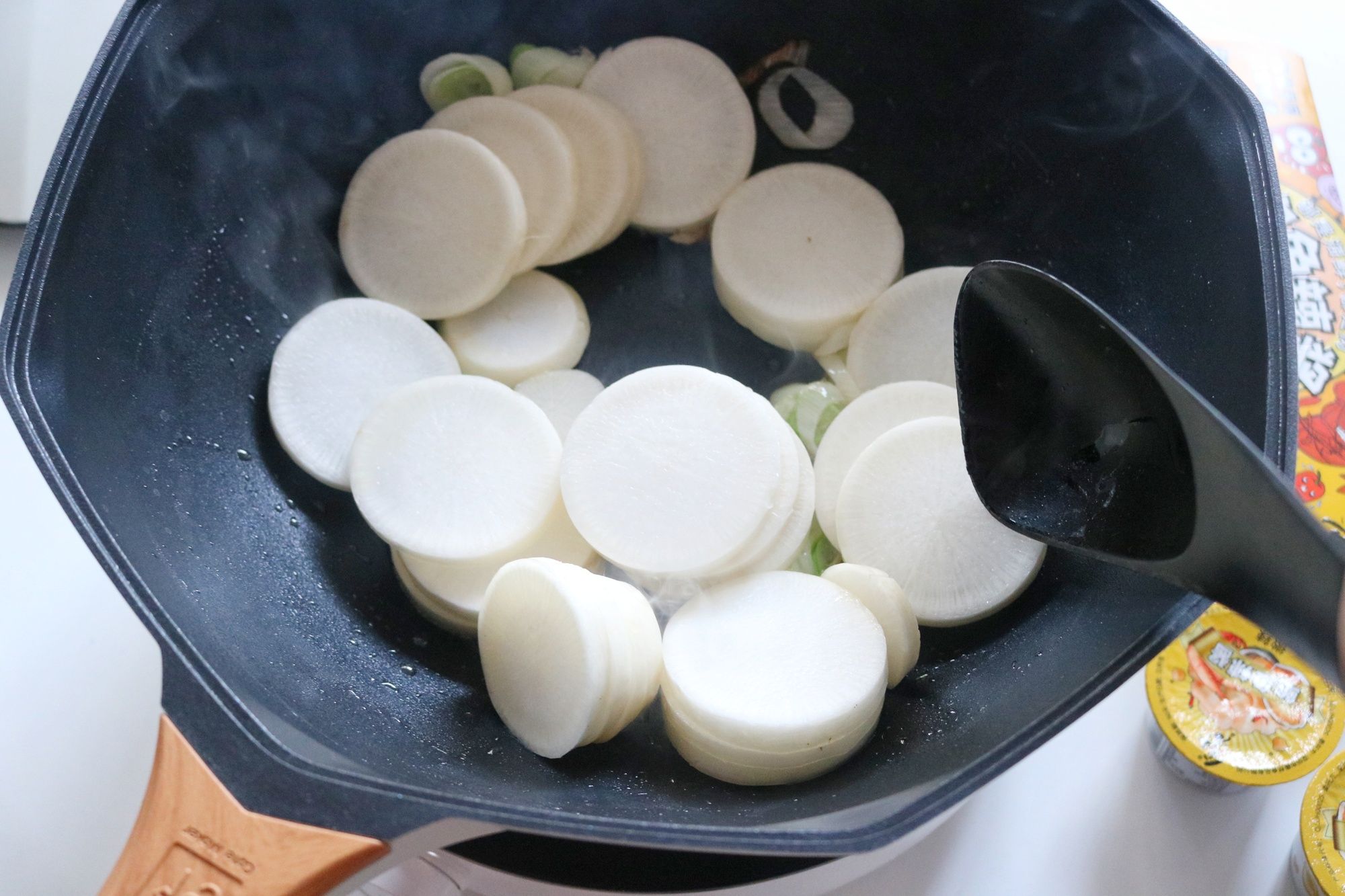 鮑魚辣醬燴蘿卜的做法-咸鮮味燴菜譜-易網健康養生網 鮑魚辣醬燴蘿卜的做法-咸鮮味燴菜譜