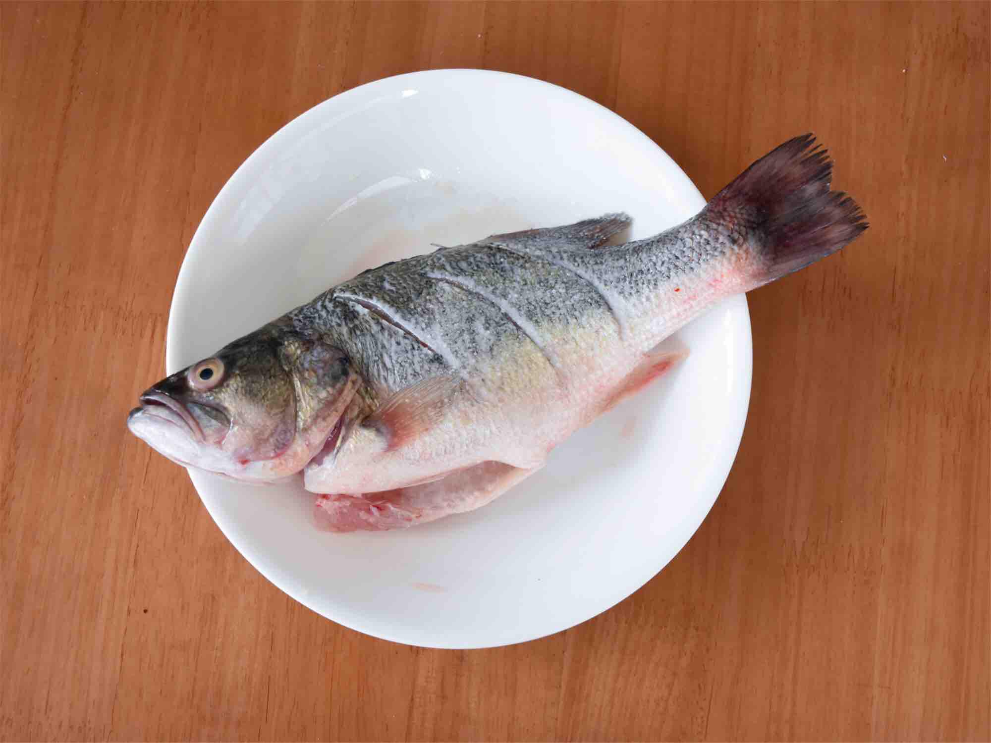 清蒸鱸魚的做法-咸鮮味煮菜譜