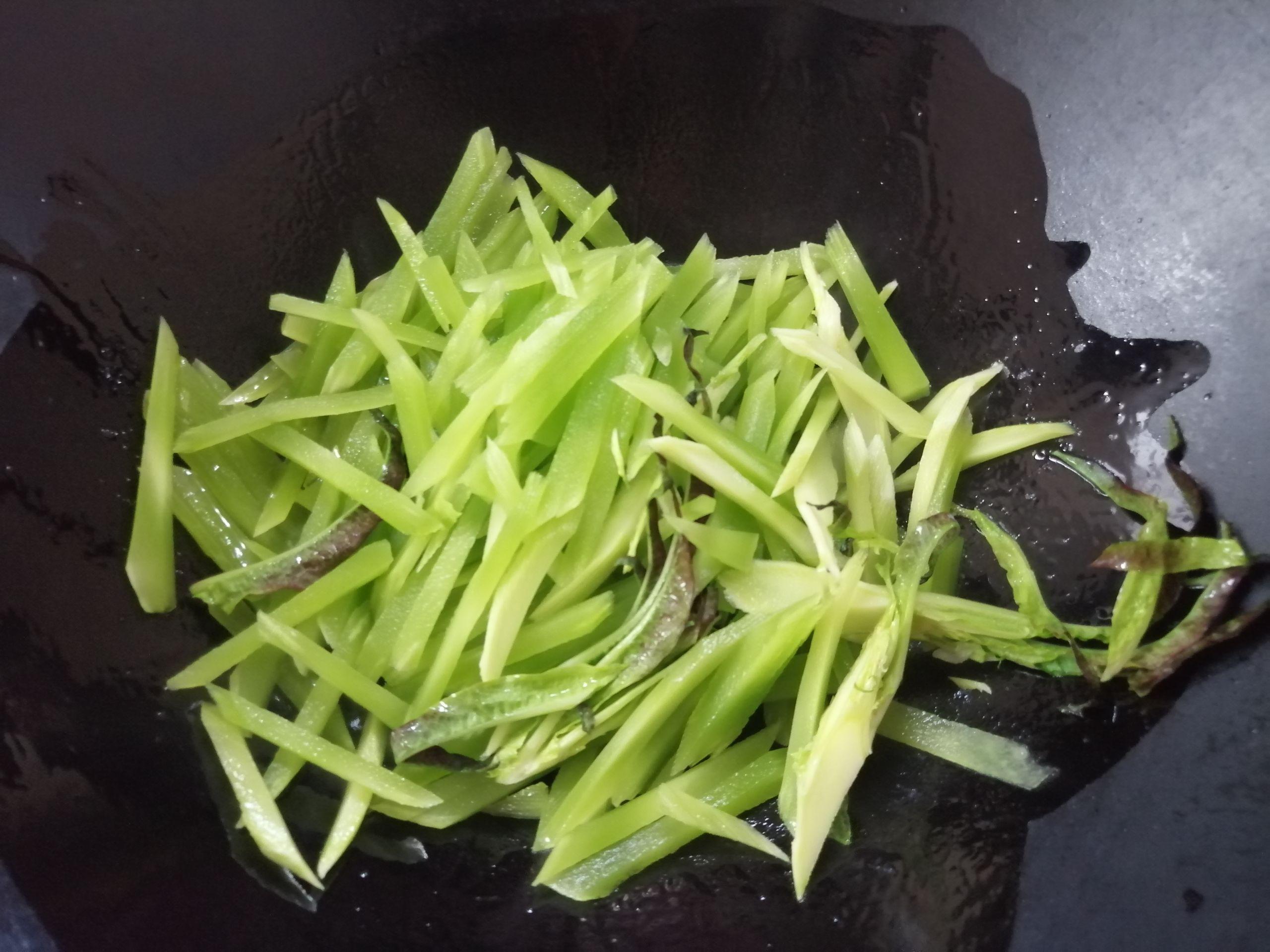 萵苣炒韭菜的做法-家常味炒菜譜-易網健康養生網 萵苣炒韭菜的做法-家常味炒菜譜