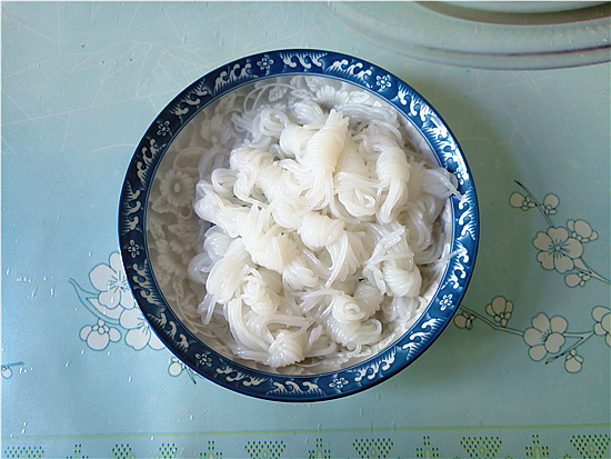 涼拌魔芋結(jié)的做法-酸辣味拌菜譜