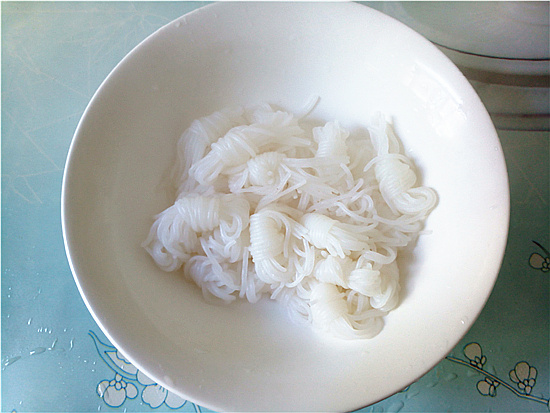 涼拌魔芋結(jié)的做法-酸辣味拌菜譜