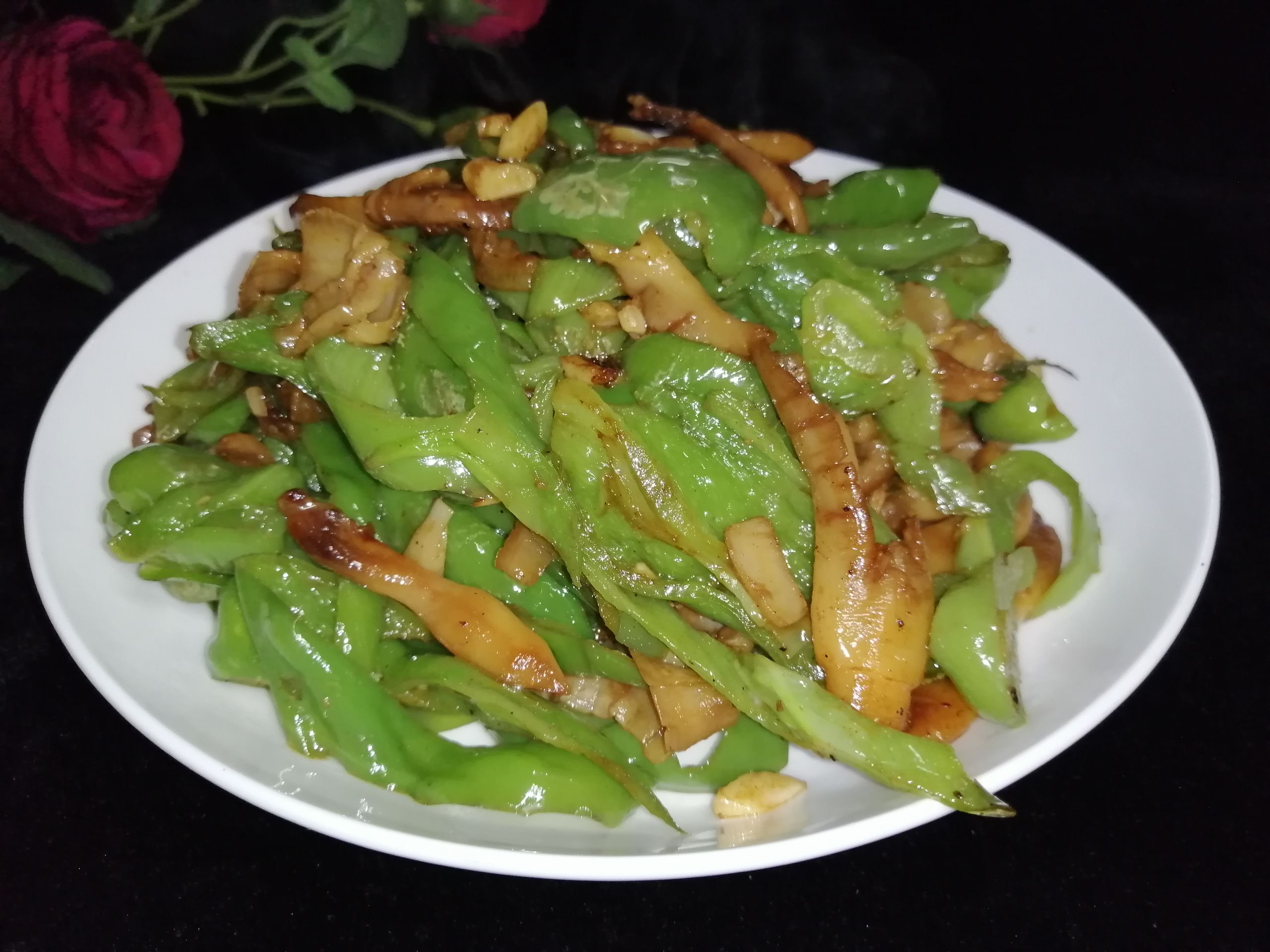 青椒爆炒蜆子干的做法-咸鮮味炒菜譜-易網健康養生網 青椒爆炒蜆子干的做法-咸鮮味炒菜譜