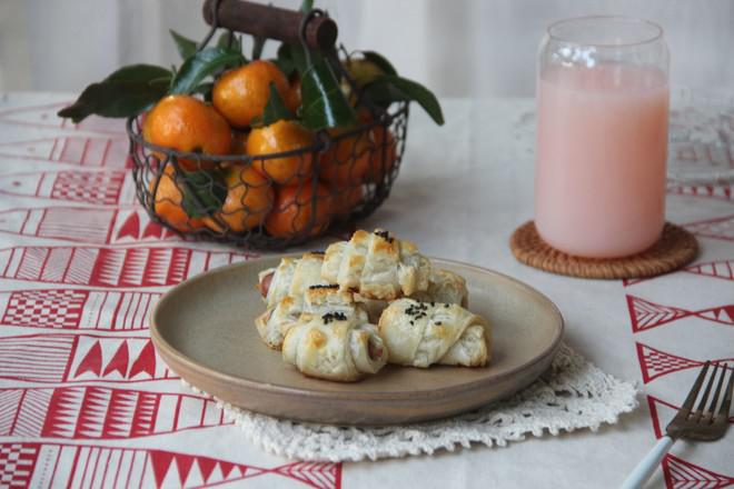 香腸酥皮卷的做法-家常味烤菜譜-易網健康養生網 香腸酥皮卷的做法-家常味烤菜譜