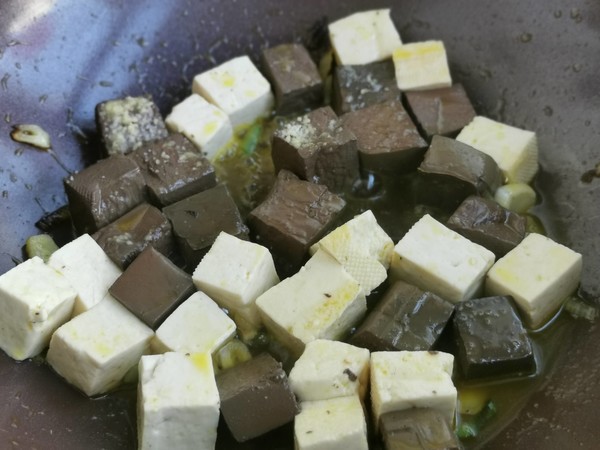 鴛鴦豆腐的做法-家常味炒菜譜-易網健康養生網 鴛鴦豆腐的做法-家常味炒菜譜