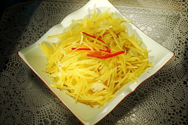 爆炒土豆絲的做法-家常味炒菜譜-易網健康養生網 爆炒土豆絲的做法-家常味炒菜譜