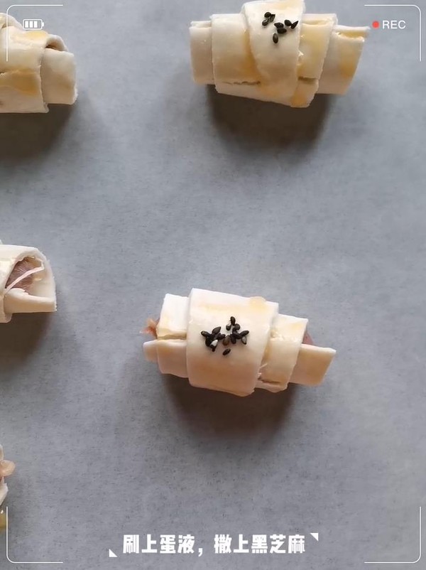 香腸酥皮卷的做法-家常味烤菜譜-易網健康養生網 香腸酥皮卷的做法-家常味烤菜譜