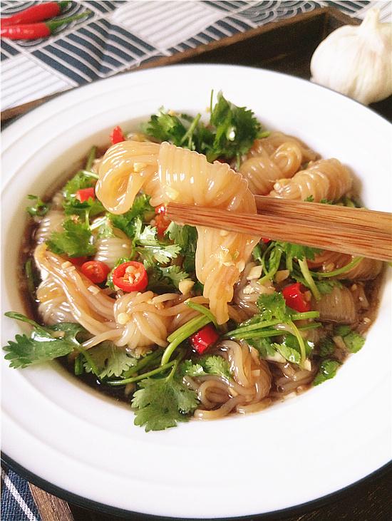 涼拌魔芋結(jié)的做法-酸辣味拌菜譜