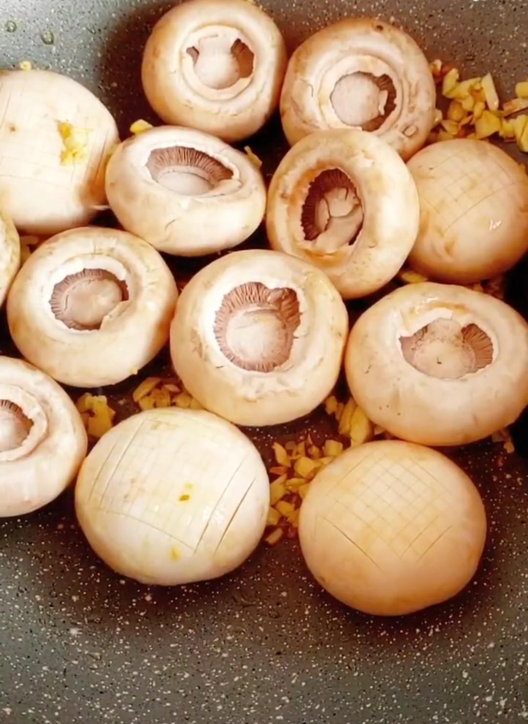 紅燒口蘑的做法-家常味燒菜譜-易網健康養生網 紅燒口蘑的做法-家常味燒菜譜