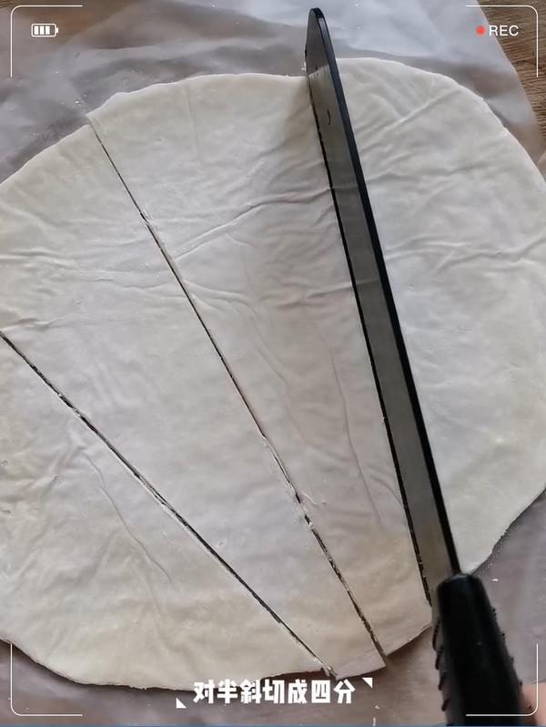 香腸酥皮卷的做法-家常味烤菜譜-易網健康養生網 香腸酥皮卷的做法-家常味烤菜譜