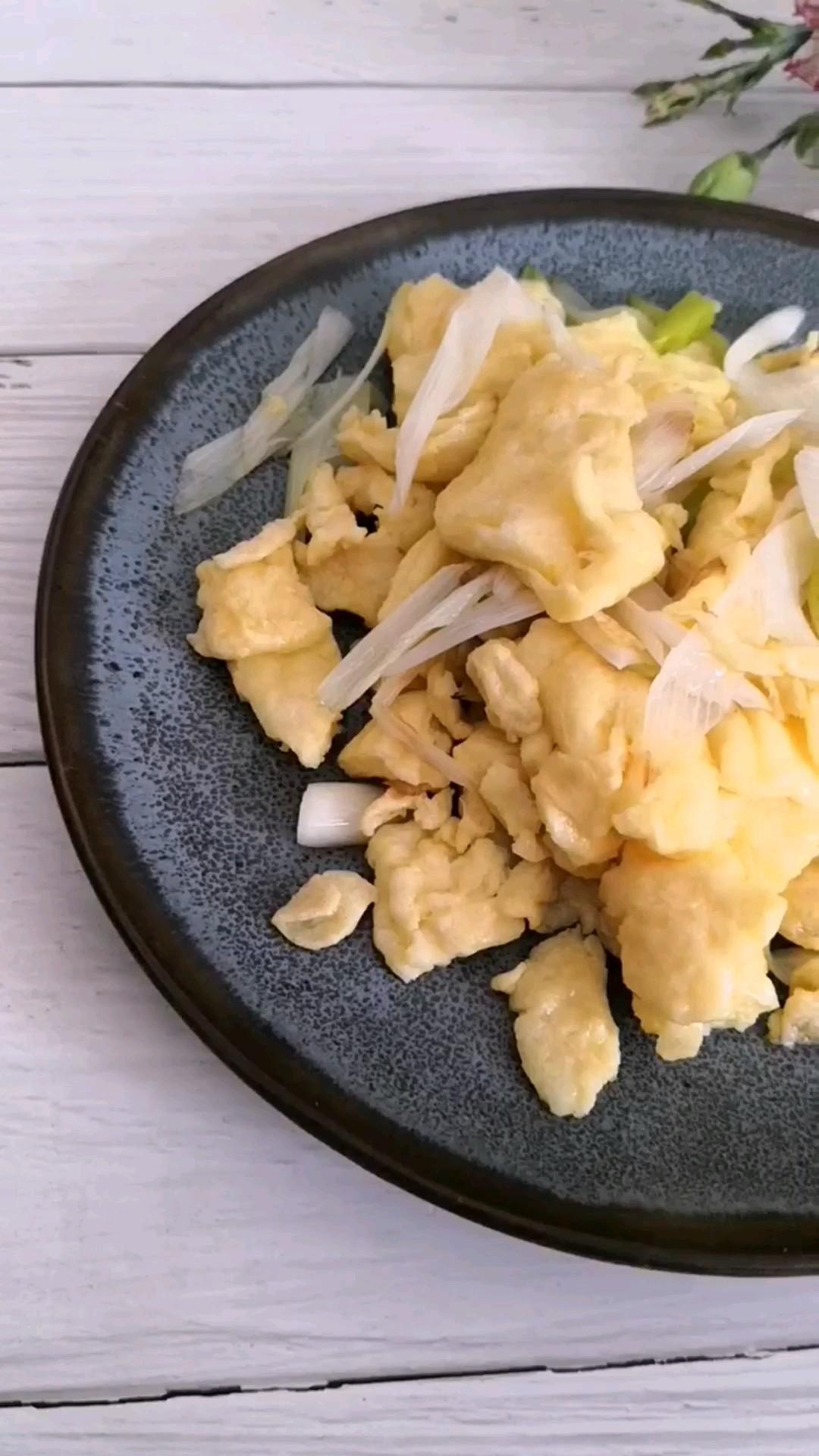 大蔥炒雞蛋的做法-家常味炒菜譜-易網健康養生網 大蔥炒雞蛋的做法-家常味炒菜譜