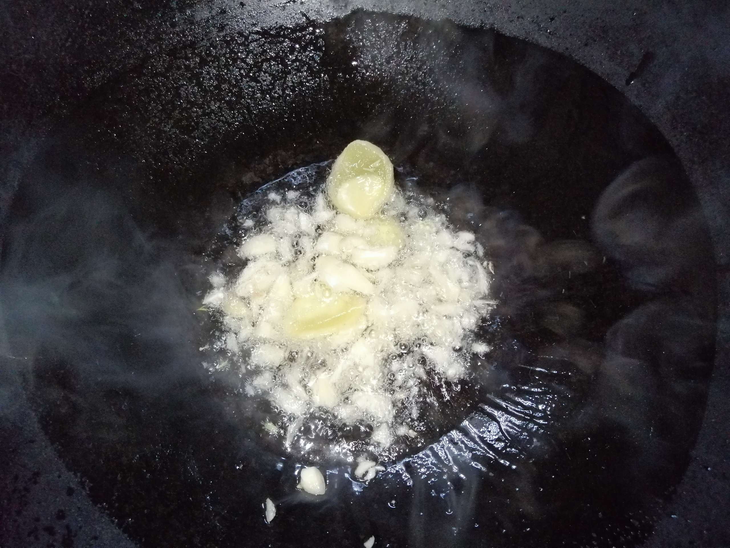 青椒爆炒蜆子干的做法-咸鮮味炒菜譜-易網健康養生網 青椒爆炒蜆子干的做法-咸鮮味炒菜譜