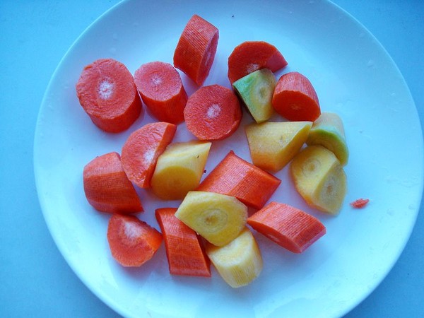 胡蘿卜燉牛排骨的做法-家常味燉菜譜-易網(wǎng)健康養(yǎng)生網(wǎng) 胡蘿卜燉牛排骨的做法-家常味燉菜譜