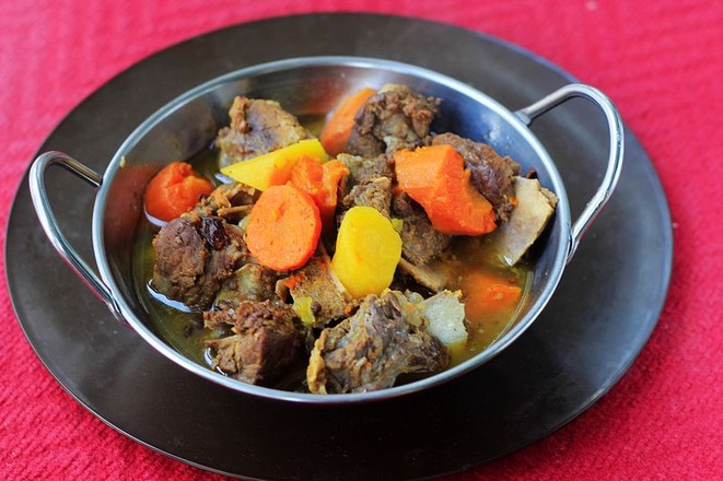 胡蘿卜燉牛排骨的做法-家常味燉菜譜-易網(wǎng)健康養(yǎng)生網(wǎng) 胡蘿卜燉牛排骨的做法-家常味燉菜譜