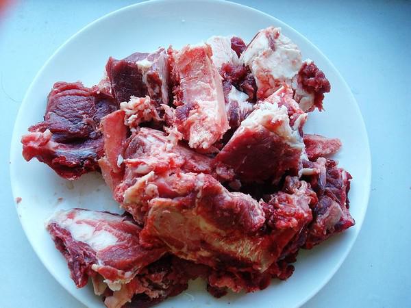 胡蘿卜燉牛排骨的做法-家常味燉菜譜-易網(wǎng)健康養(yǎng)生網(wǎng) 胡蘿卜燉牛排骨的做法-家常味燉菜譜