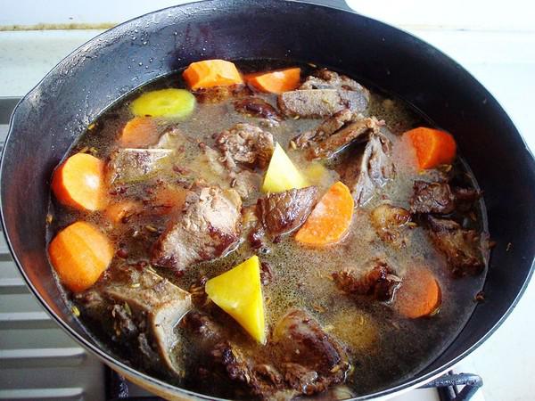 胡蘿卜燉牛排骨的做法-家常味燉菜譜-易網(wǎng)健康養(yǎng)生網(wǎng) 胡蘿卜燉牛排骨的做法-家常味燉菜譜