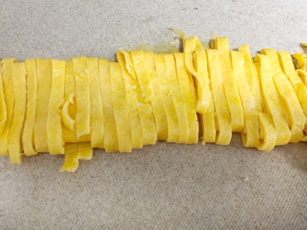 菠菜拌蛋絲的做法-家常味炒菜譜