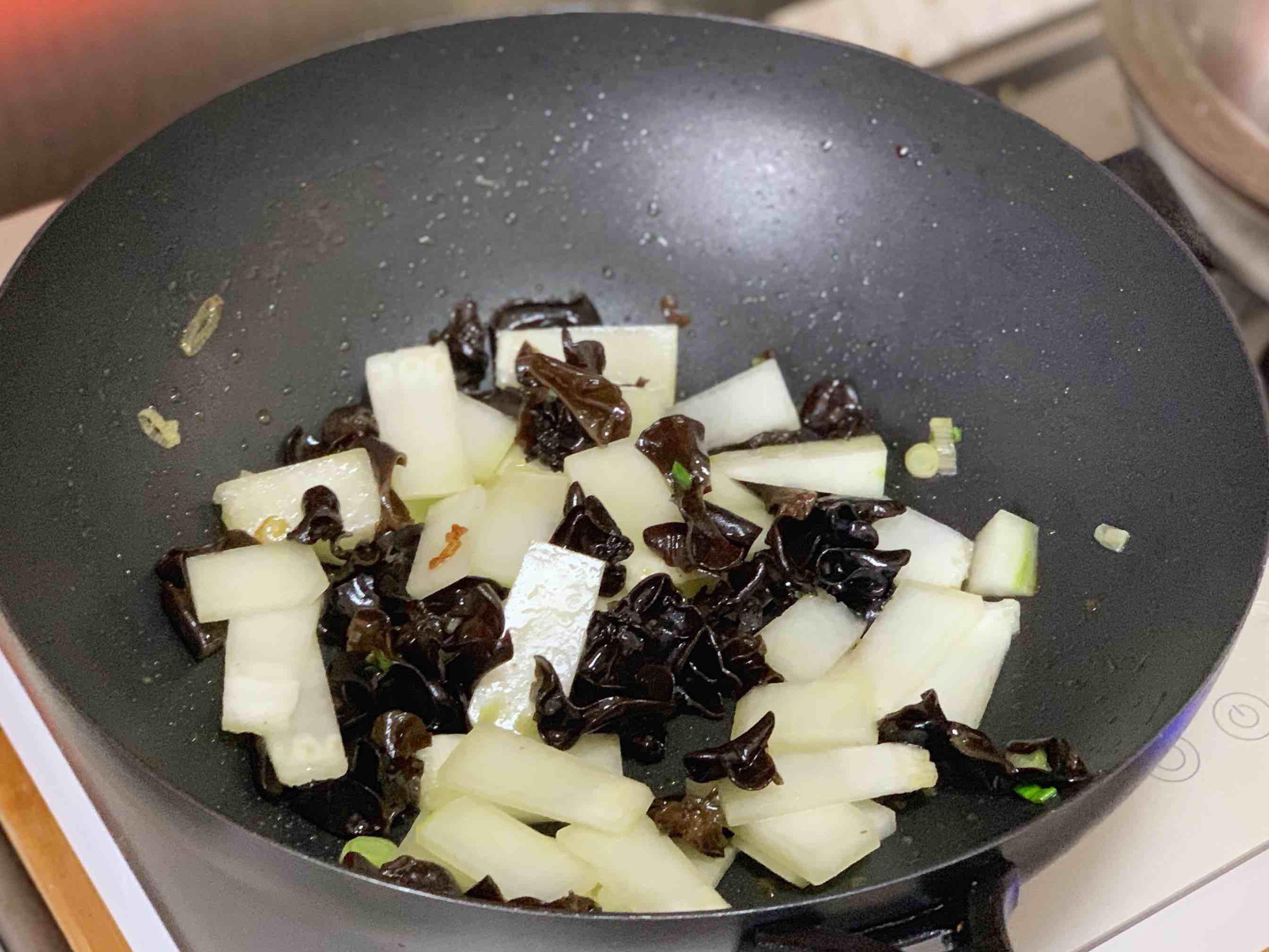 木耳冬瓜炒肉的做法-咸鮮味炒菜譜-易網健康養生網 木耳冬瓜炒肉的做法-咸鮮味炒菜譜