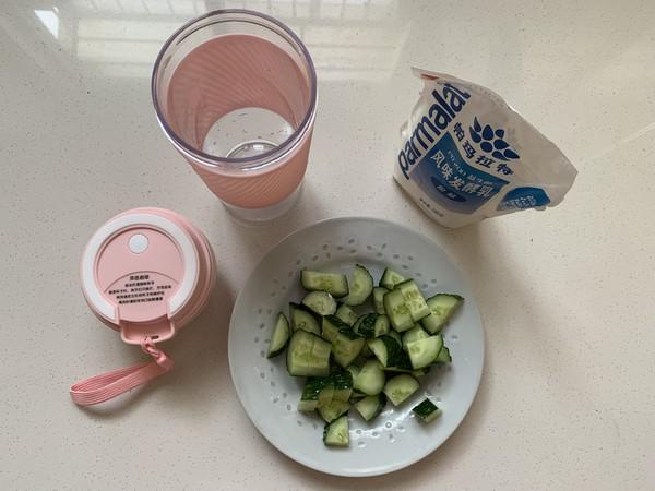 黃瓜酸奶的做法-酸甜味其它工藝菜譜-易網<a href=http://www.xllyou.com/ target=_blank class=infotextkey>健康養生</a>網 黃瓜酸奶的做法-酸甜味其它工藝菜譜