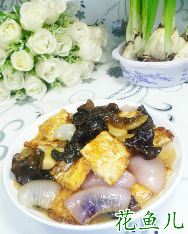 黑木耳洋蔥炒荷葉蛋的做法-家常味炒菜譜-易網健康養生網 黑木耳洋蔥炒荷葉蛋的做法-家常味炒菜譜