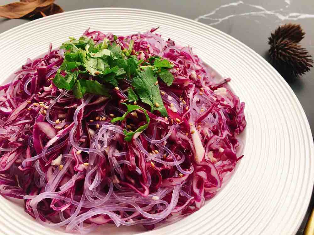 紫甘藍(lán)拌粉絲的做法-家常味拌菜譜-易網(wǎng)健康養(yǎng)生網(wǎng) 紫甘藍(lán)拌粉絲的做法-家常味拌菜譜