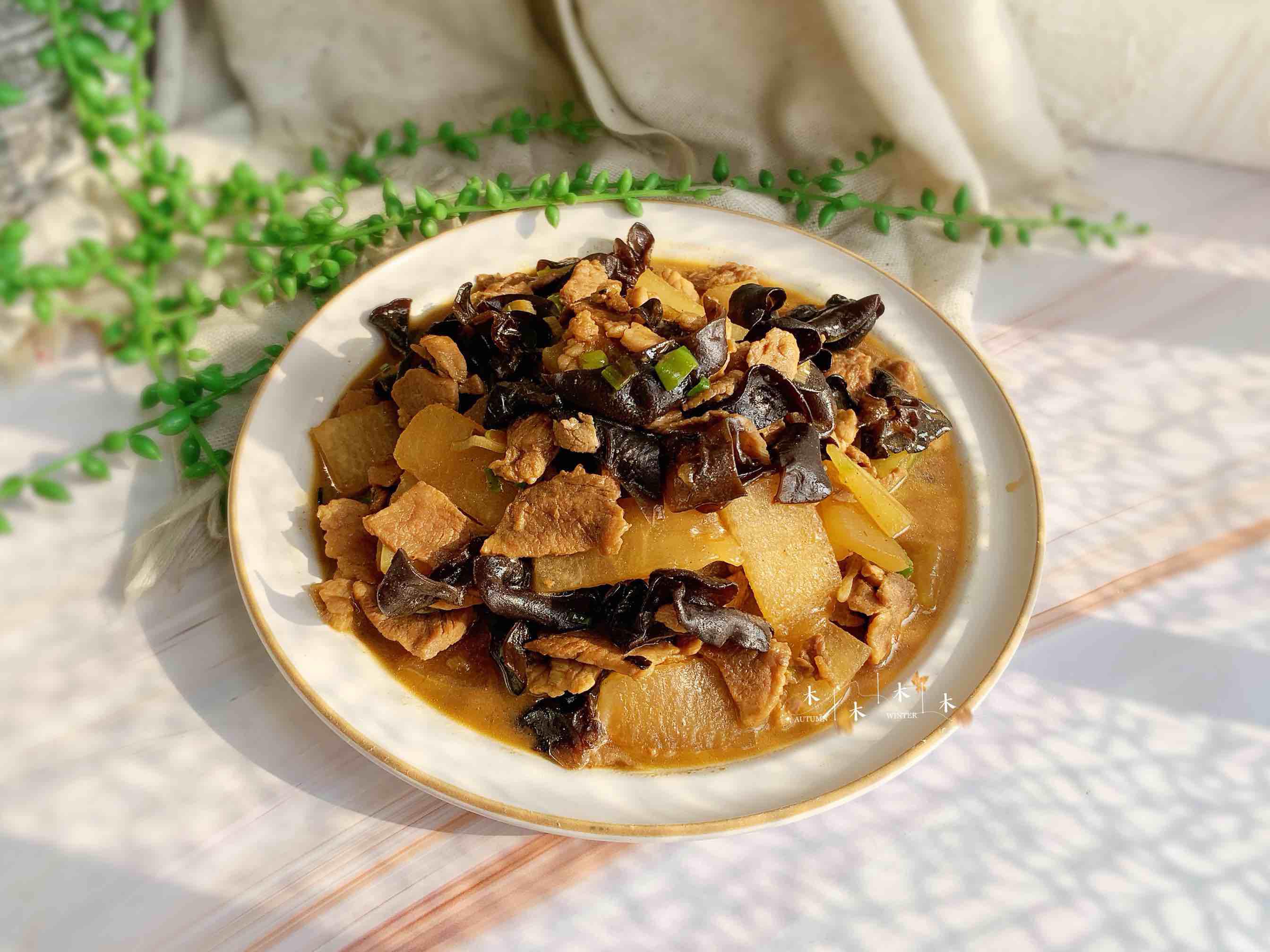 木耳冬瓜炒肉的做法-咸鮮味炒菜譜-易網健康養生網 木耳冬瓜炒肉的做法-咸鮮味炒菜譜