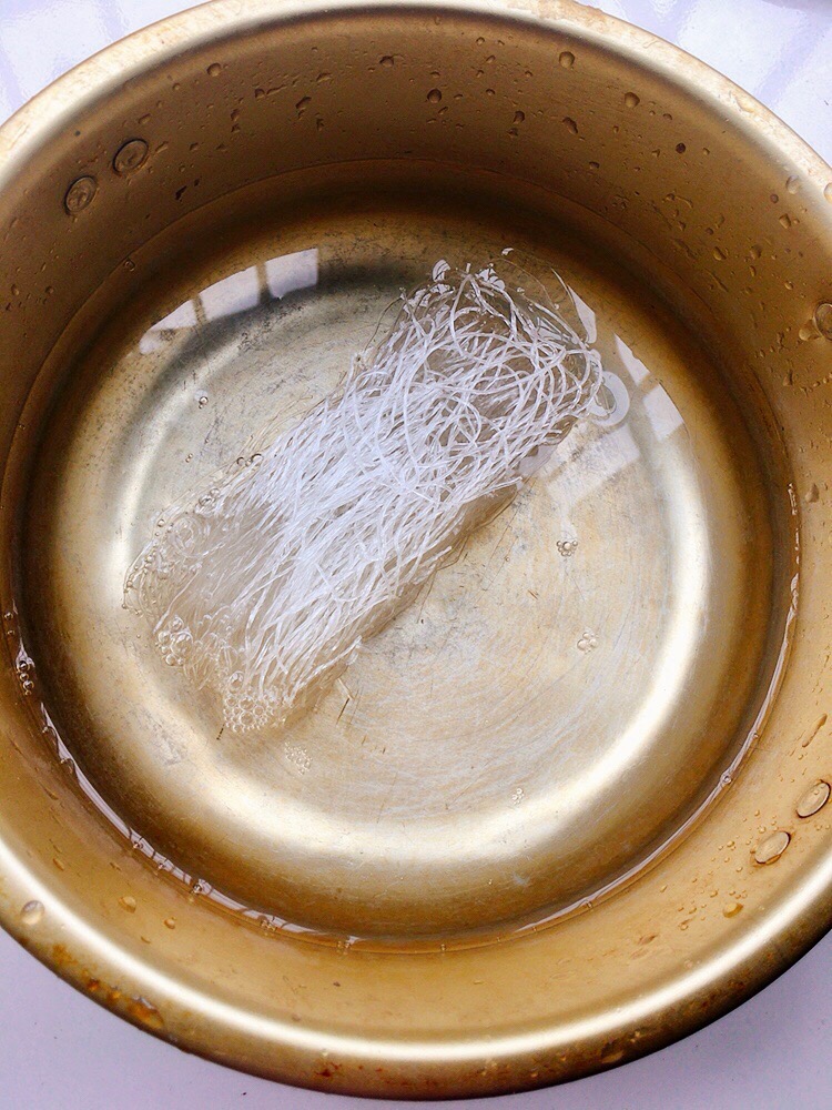 紫甘藍(lán)拌粉絲的做法-家常味拌菜譜-易網(wǎng)健康養(yǎng)生網(wǎng) 紫甘藍(lán)拌粉絲的做法-家常味拌菜譜