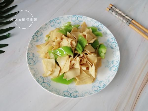 尖椒炒豆腐皮的做法-家常味炒菜譜-易網(wǎng)健康養(yǎng)生網(wǎng) 尖椒炒豆腐皮的做法-家常味炒菜譜