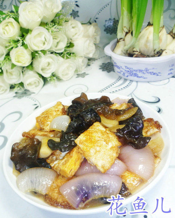 黑木耳洋蔥炒荷葉蛋的做法-家常味炒菜譜-易網健康養生網 黑木耳洋蔥炒荷葉蛋的做法-家常味炒菜譜