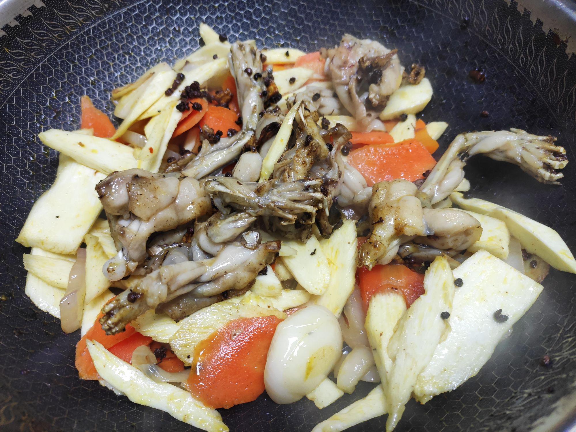 麻辣田雞!秒殺飯店!吃到撐的做法-香辣味煮菜譜-易網健康養生網 麻辣田雞!秒殺飯店!吃到撐的做法-香辣味煮菜譜