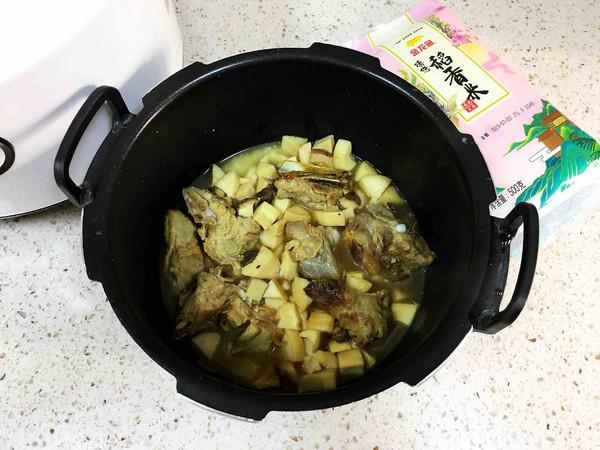 杏鮑菇排骨燜飯的做法-家常味燜菜譜