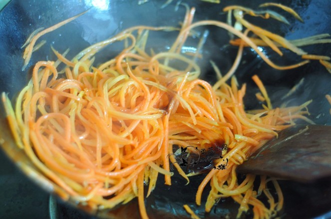 清炒胡蘿卜絲的做法-家常味炒菜譜-易網(wǎng)健康養(yǎng)生網(wǎng) 清炒胡蘿卜絲的做法-家常味炒菜譜