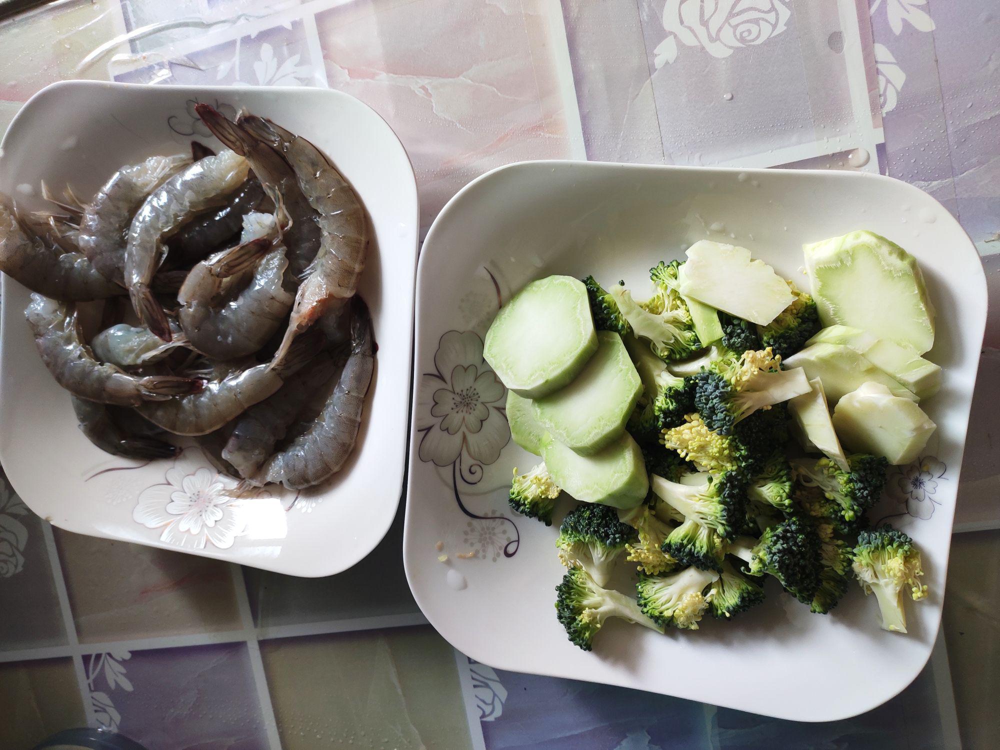 醬汁大蝦的做法-醬香味炸菜譜-易網(wǎng)<a href=http://www.xllyou.com/ target=_blank class=infotextkey>健康養(yǎng)生</a>網(wǎng) 醬汁大蝦的做法-醬香味炸菜譜