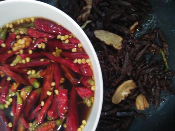 麻辣牛肉條的做法-香辣味炒菜譜-易網健康養生網 麻辣牛肉條的做法-香辣味炒菜譜