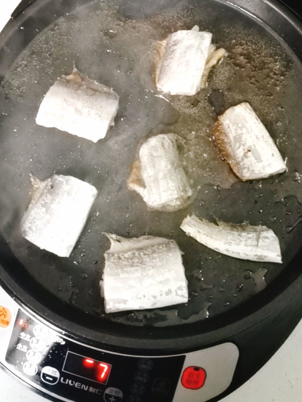 蔥油帶魚的做法-蔥香味煎菜譜-易網(wǎng)健康養(yǎng)生網(wǎng) 蔥油帶魚的做法-蔥香味煎菜譜