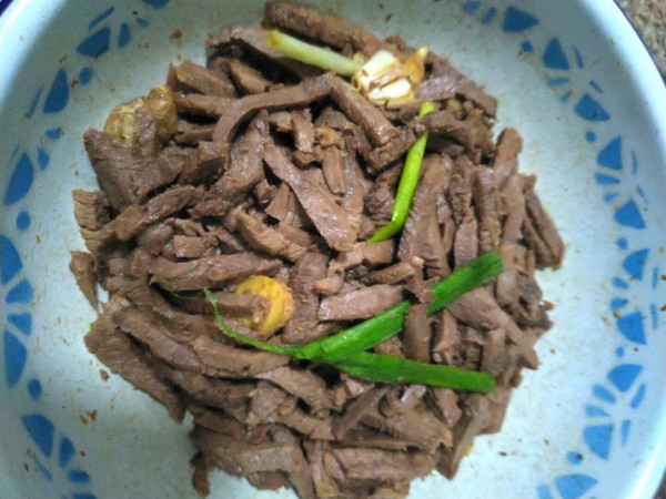 麻辣牛肉條的做法-香辣味炒菜譜-易網健康養生網 麻辣牛肉條的做法-香辣味炒菜譜