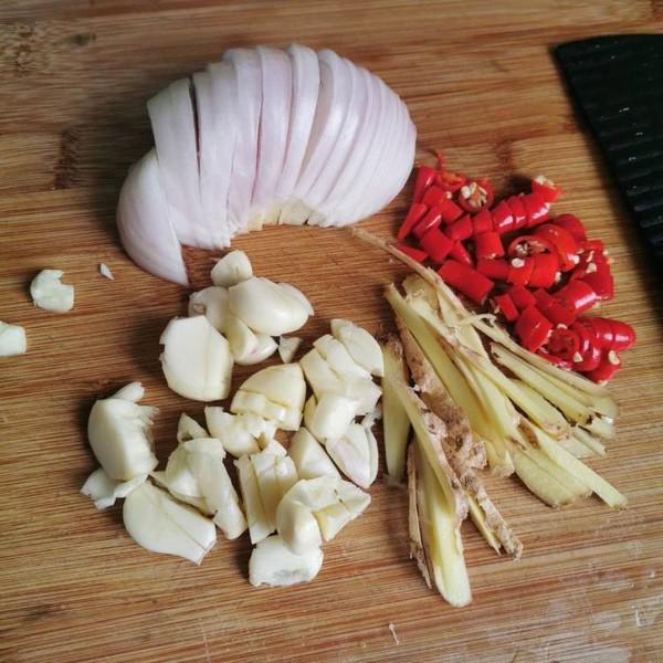 黑樂砂鍋爆炒豬肝的做法-咸鮮味炒菜譜-易網健康養生網 黑樂砂鍋爆炒豬肝的做法-咸鮮味炒菜譜