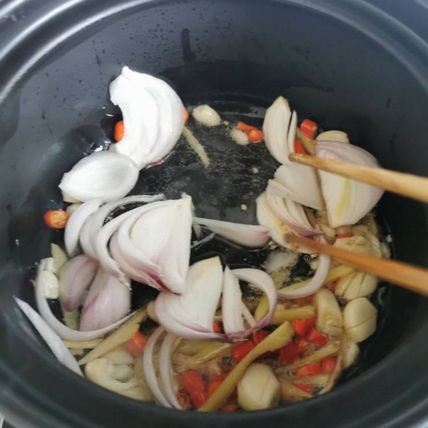 黑樂砂鍋爆炒豬肝的做法-咸鮮味炒菜譜-易網健康養生網 黑樂砂鍋爆炒豬肝的做法-咸鮮味炒菜譜