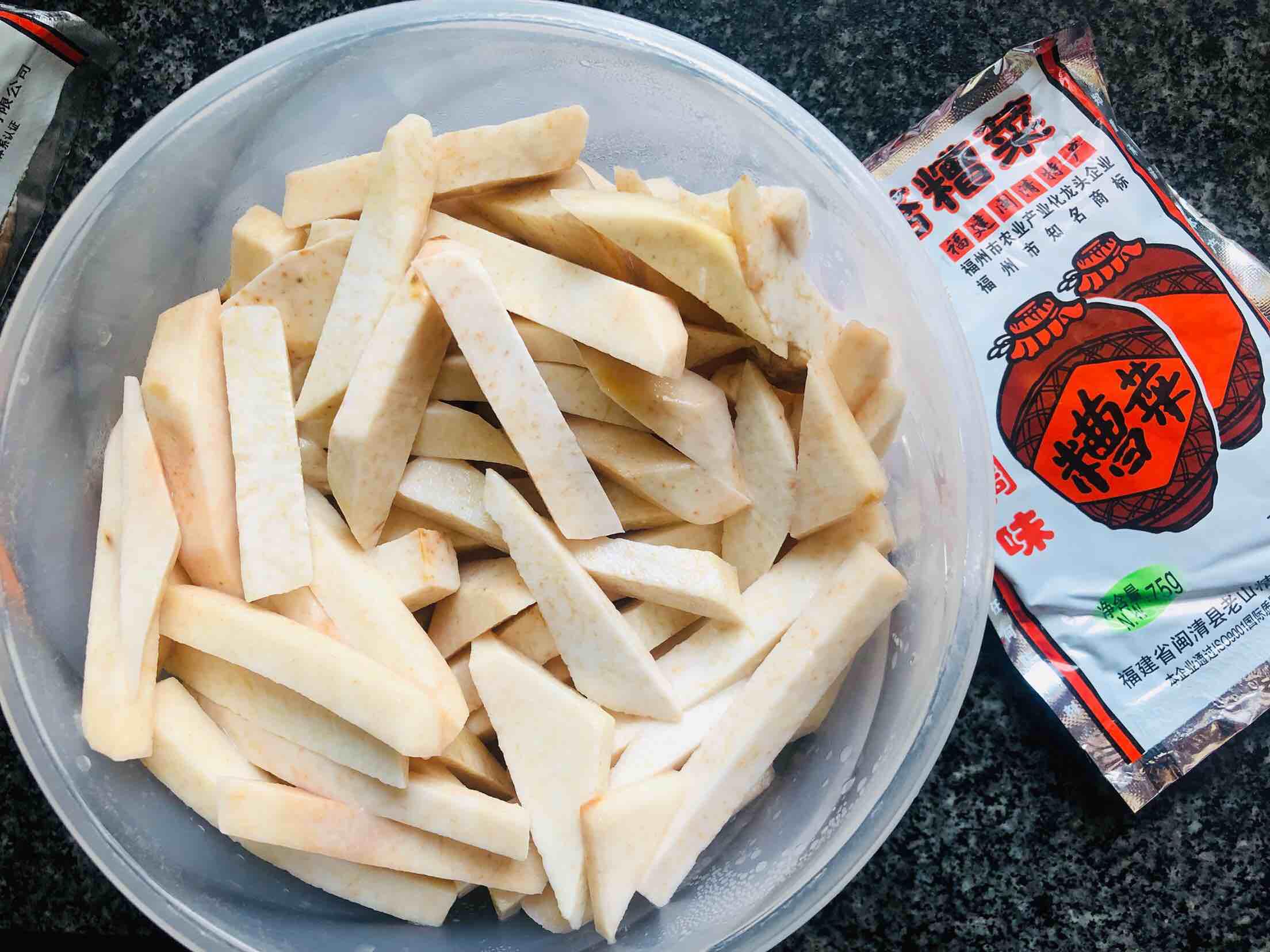 糟菜燴芋頭的做法-酸辣味燒菜譜-易網健康養生網 糟菜燴芋頭的做法-酸辣味燒菜譜