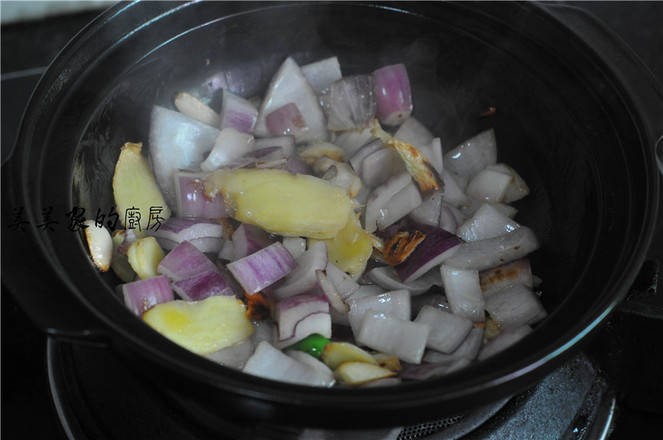 三汁燜魚的做法-香辣味燜菜譜-易網健康養生網 三汁燜魚的做法-香辣味燜菜譜