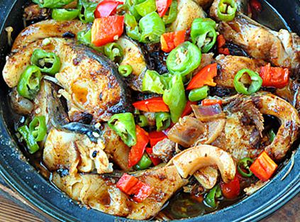 三汁燜魚的做法-香辣味燜菜譜-易網健康養生網 三汁燜魚的做法-香辣味燜菜譜