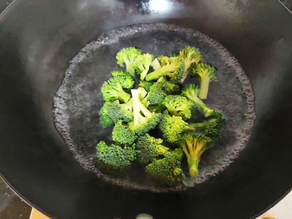 西蘭花面條魚的做法-家常味煮菜譜-易網健康養生網 西蘭花面條魚的做法-家常味煮菜譜