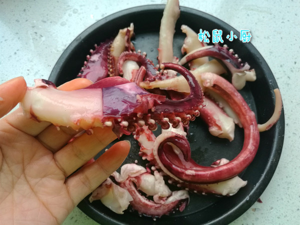 孜然章魚足的做法-家常味烤菜譜-易網(wǎng)<a href=http://www.xllyou.com/ target=_blank class=infotextkey>健康養(yǎng)生</a>網(wǎng) 孜然章魚足的做法-家常味烤菜譜