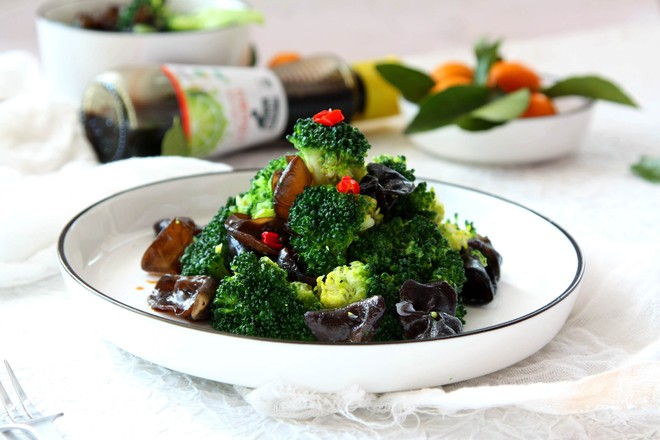 汗蒸西蘭花的做法-家常味拌菜譜-易網健康養生網 汗蒸西蘭花的做法-家常味拌菜譜