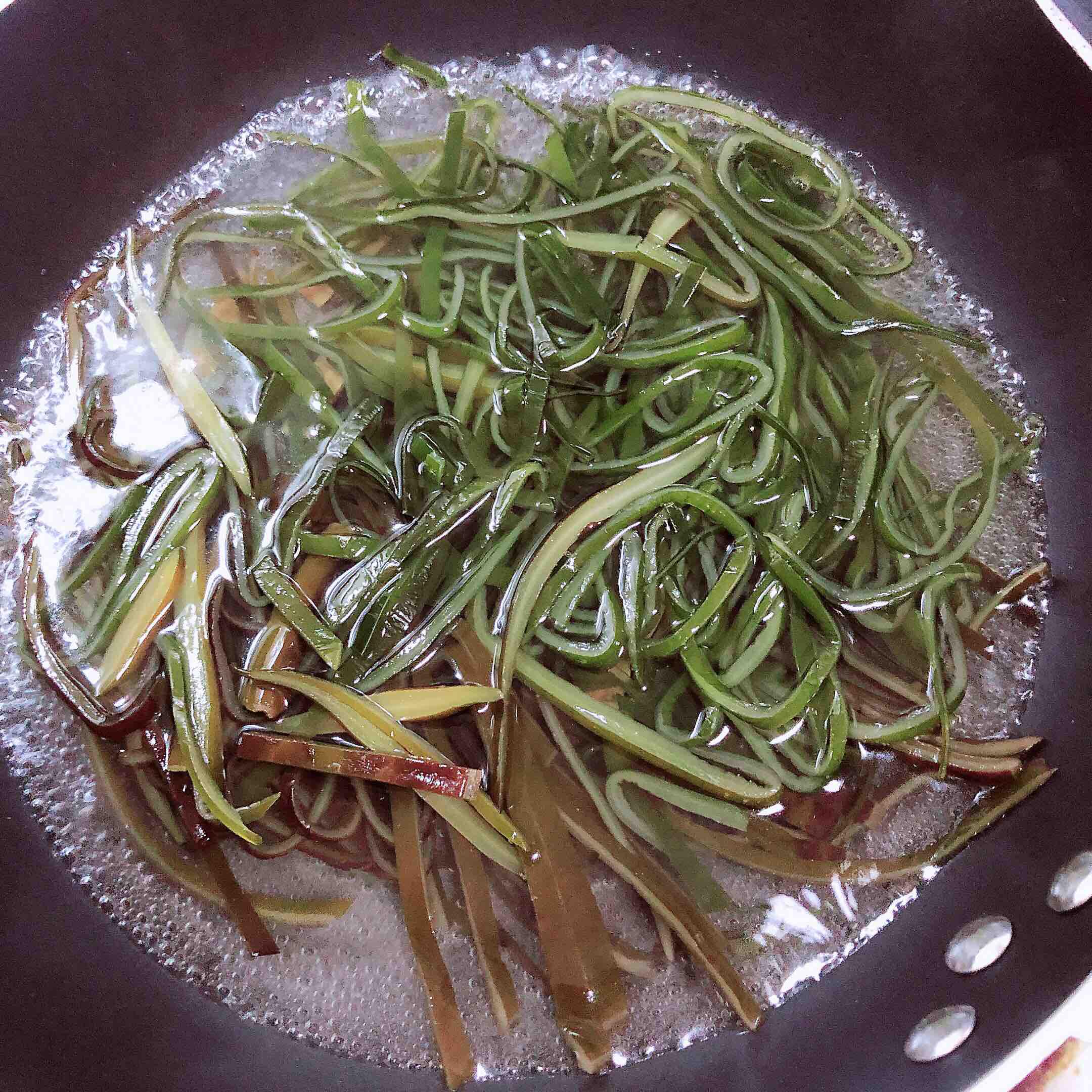 豬油香辣海帶絲的做法-咸鮮味炒菜譜-易網健康養生網 豬油香辣海帶絲的做法-咸鮮味炒菜譜