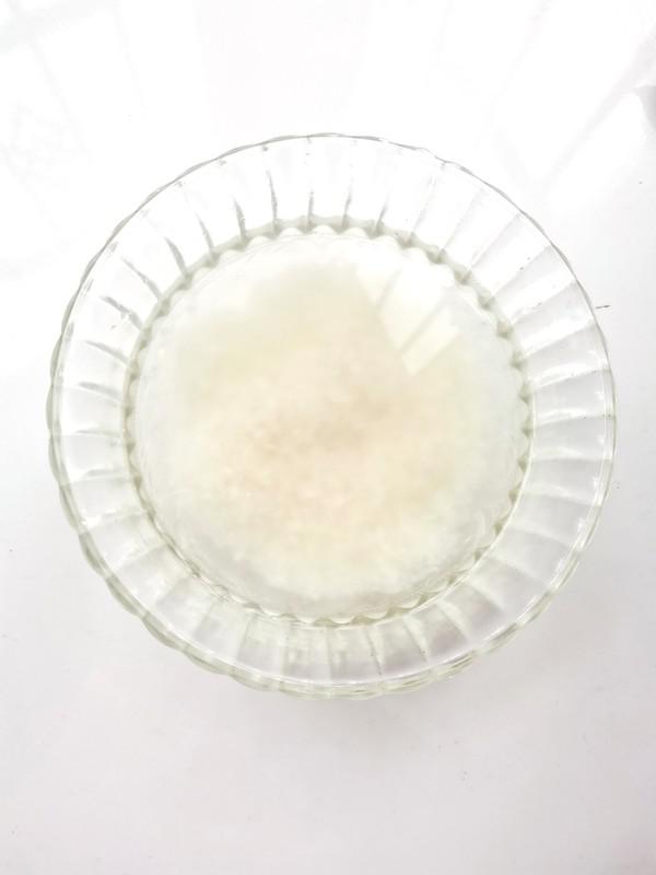 雞腿臘腸煲仔飯的做法-咸鮮味煮菜譜-易網<a href=http://www.xllyou.com/ target=_blank class=infotextkey>健康養生</a>網 雞腿臘腸煲仔飯的做法-咸鮮味煮菜譜