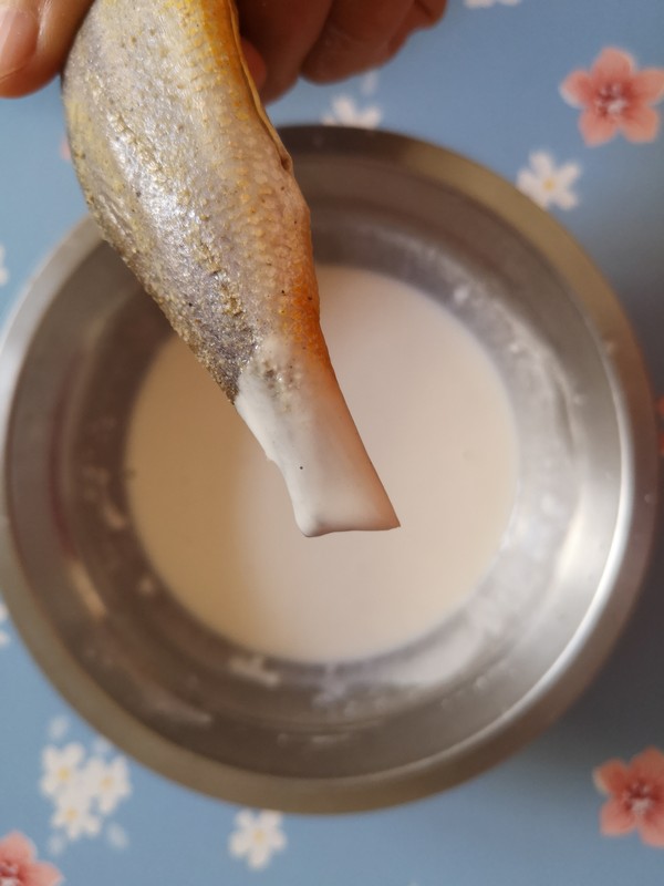 炸小黃魚的做法-咸鮮味炸菜譜-易網健康養生網 炸小黃魚的做法-咸鮮味炸菜譜