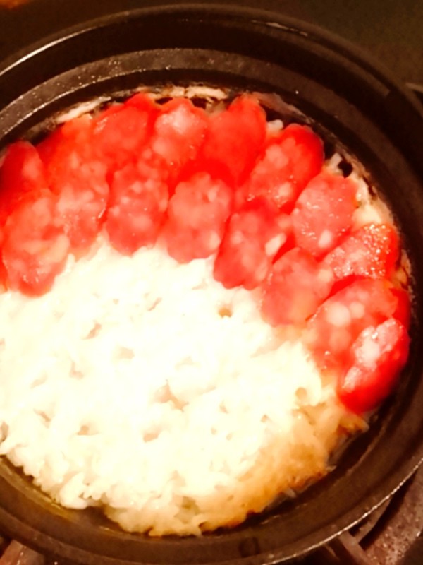 雞腿臘腸煲仔飯的做法-咸鮮味煮菜譜-易網健康養生網 雞腿臘腸煲仔飯的做法-咸鮮味煮菜譜