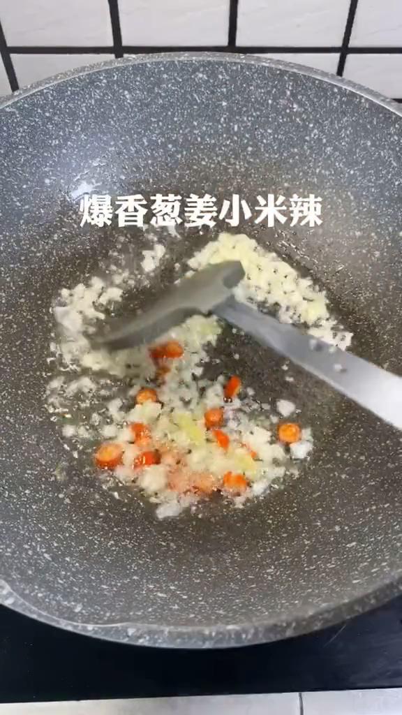 油燜大蝦的做法-家常味燜菜譜-易網健康養生網 油燜大蝦的做法-家常味燜菜譜