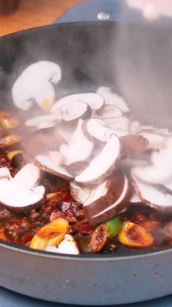 家常香菇土豆的做法-家常味炒菜譜-易網(wǎng)健康養(yǎng)生網(wǎng) 家常香菇土豆的做法-家常味炒菜譜